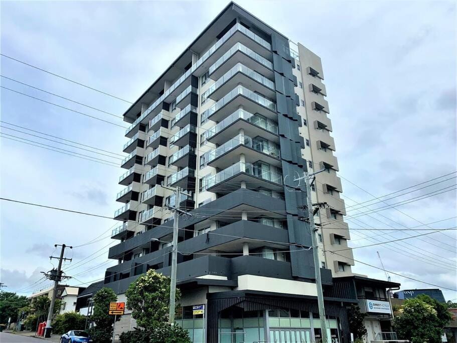 Spacious Inner city Apartment with free parking Apartment in Brisbane