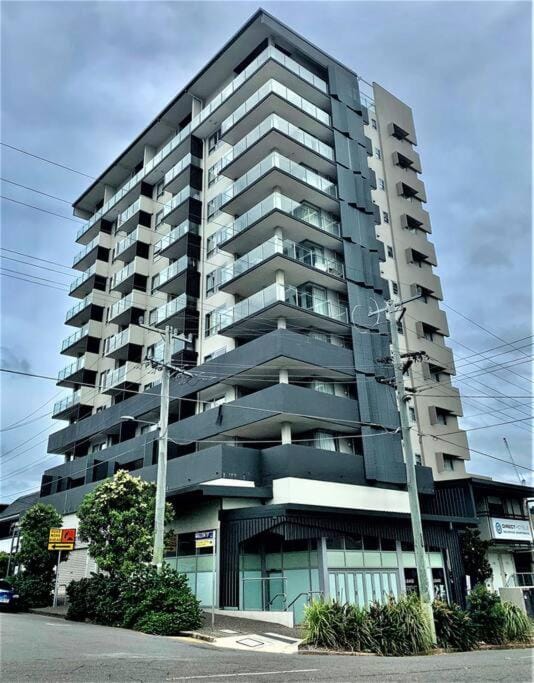 Spacious Inner city Apartment with free parking Apartment in Brisbane