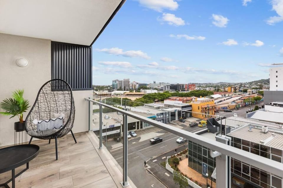 Spacious Inner city Apartment with free parking Apartment in Brisbane