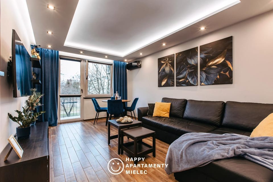 Communal lounge/ TV room, TV and multimedia, Balcony/Terrace, Living room, Area and facilities