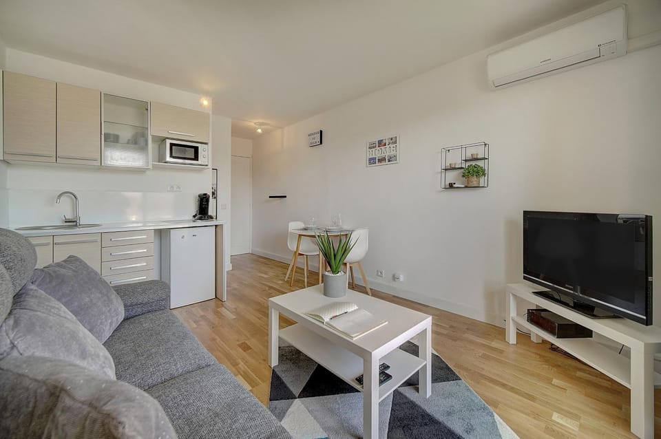 TV and multimedia, Kitchen or kitchenette, Living room
