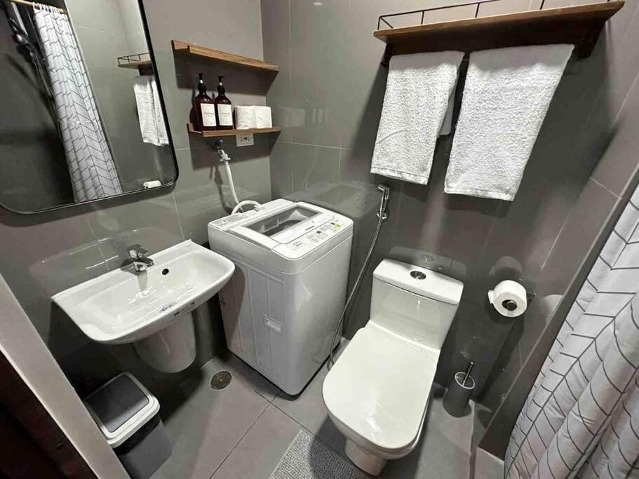 Modern Classic 1 BR Condo Air Residences Makati Apartment in Makati