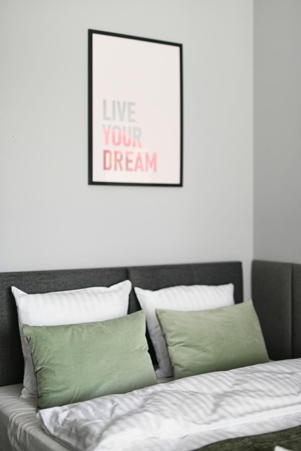 Bed, Photo of the whole room, Seating area, Bedroom