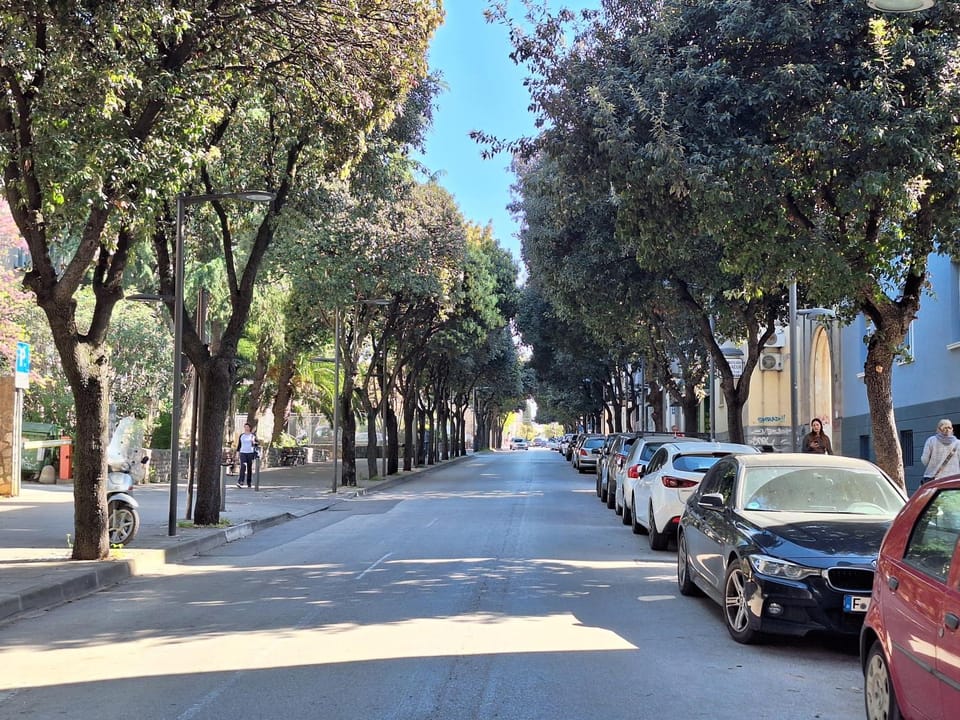 Property building, Quiet street view, Parking