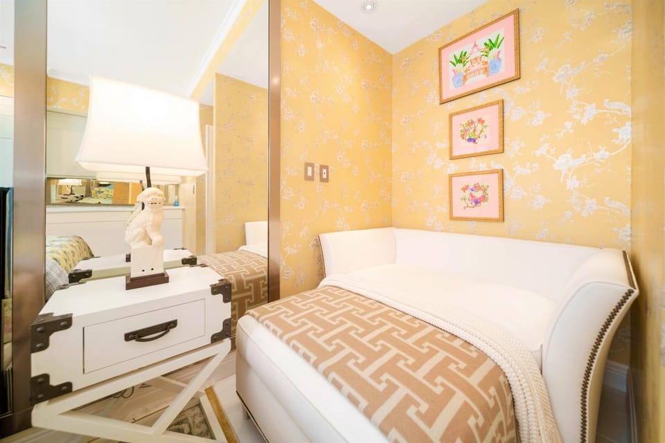 Renovated studio in the heart of Palm Beach - free parking, security box Apartment hotel in Palm Beach