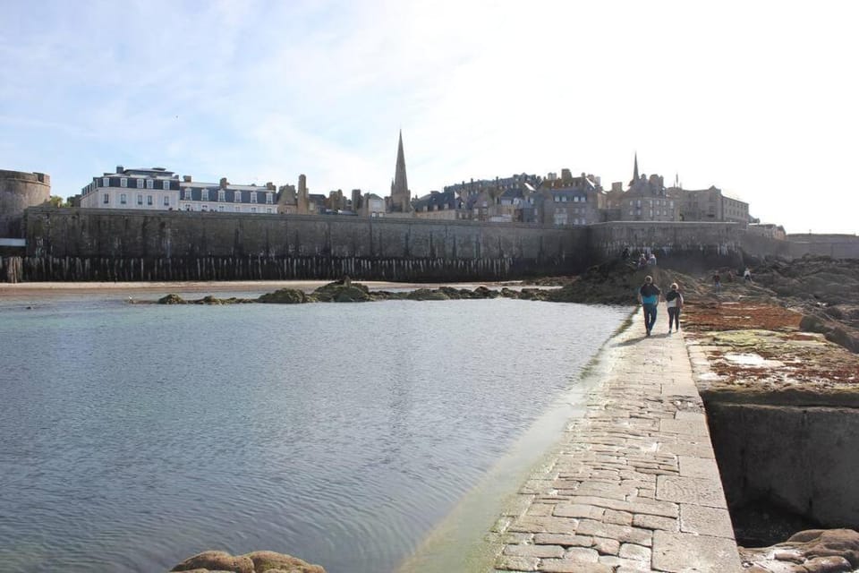 Escapade romantique et gourmande-St Malo, mer 150m Apartment in St-Malo