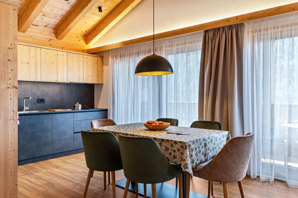 Property building, Kitchen or kitchenette, Living room