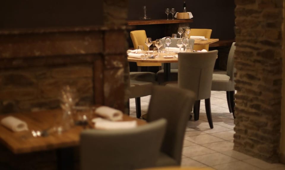 Restaurant/places to eat, Restaurant/places to eat, Dining area