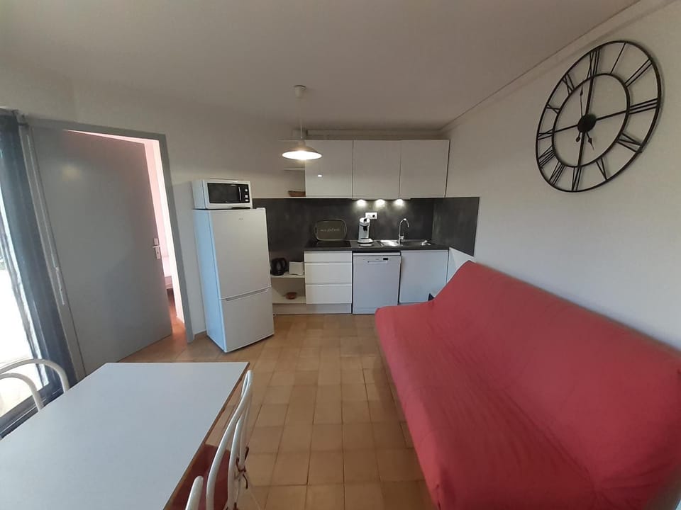 CAPAO Joli T2 cabine piscine proche mer plage Richelieu Cap d'Agde Cabin in Agde