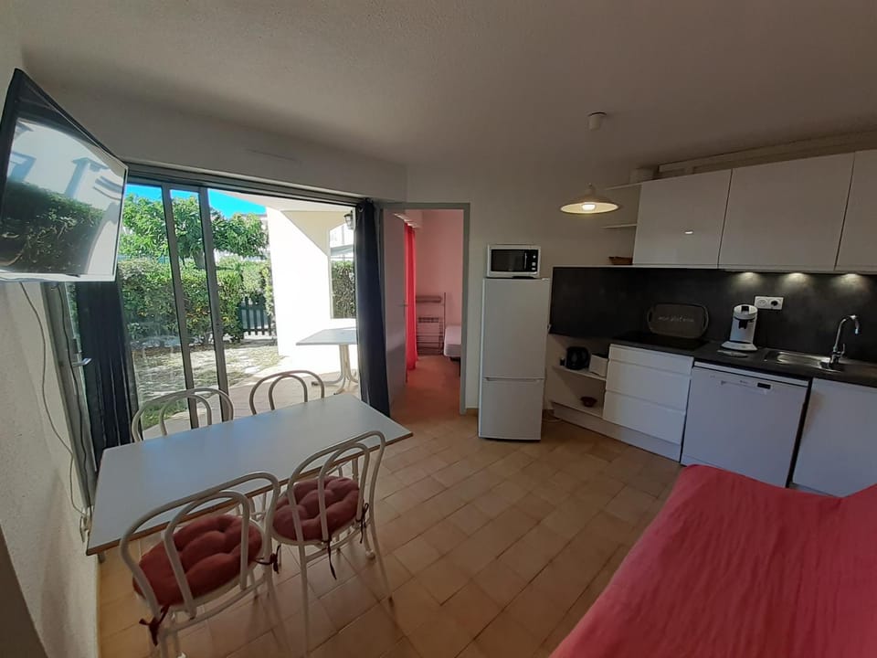 CAPAO Joli T2 cabine piscine proche mer plage Richelieu Cap d'Agde Cabin in Agde