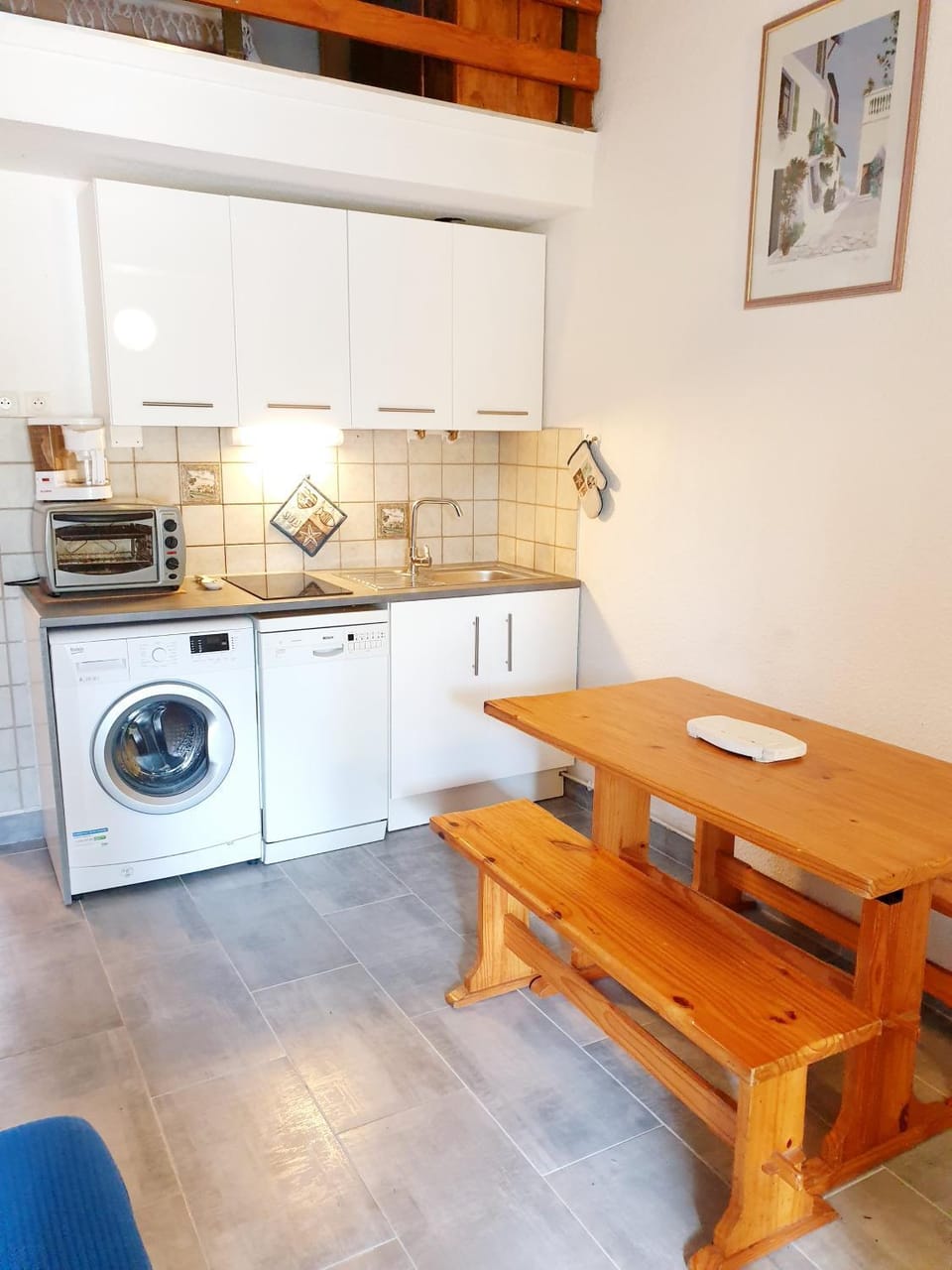 Kitchen or kitchenette