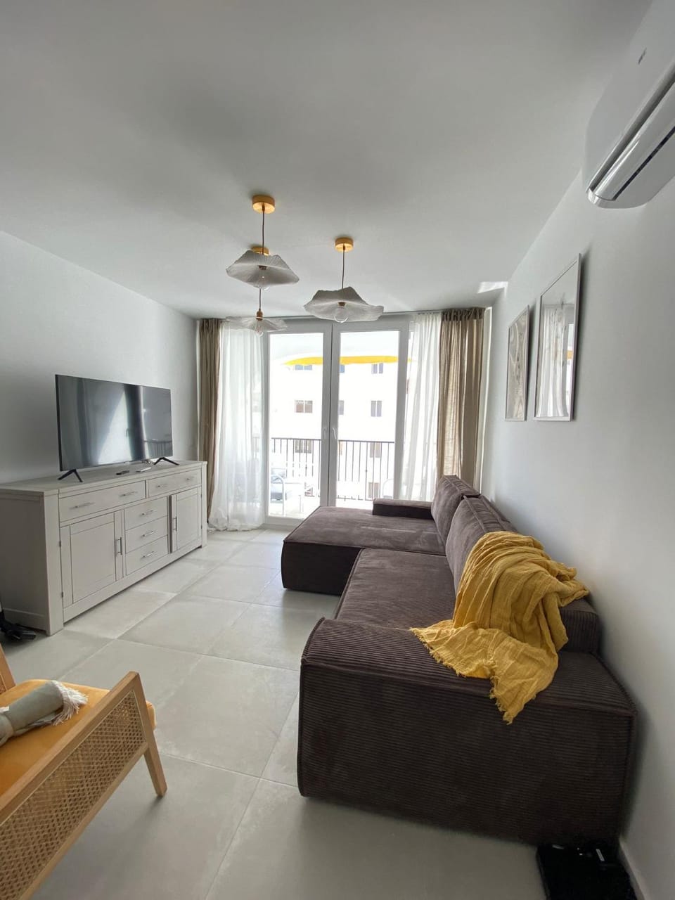 Stylish Seaside 3 Bed Apartment with Terrace + Sea View Apartment in Benalmadena