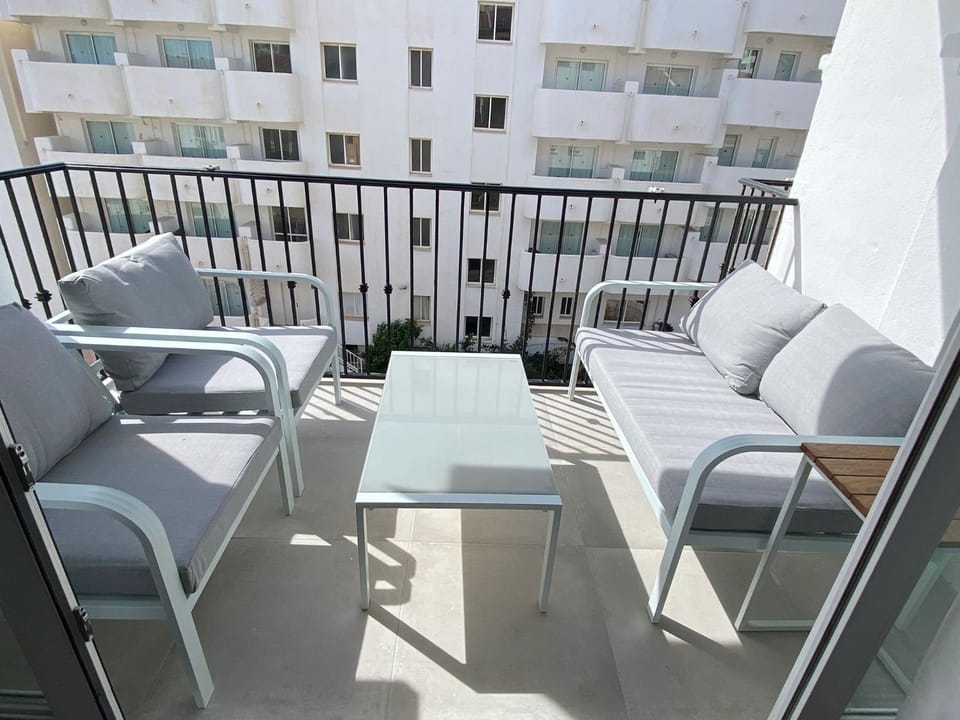 Stylish Seaside 3 Bed Apartment with Terrace + Sea View Apartment in Benalmadena