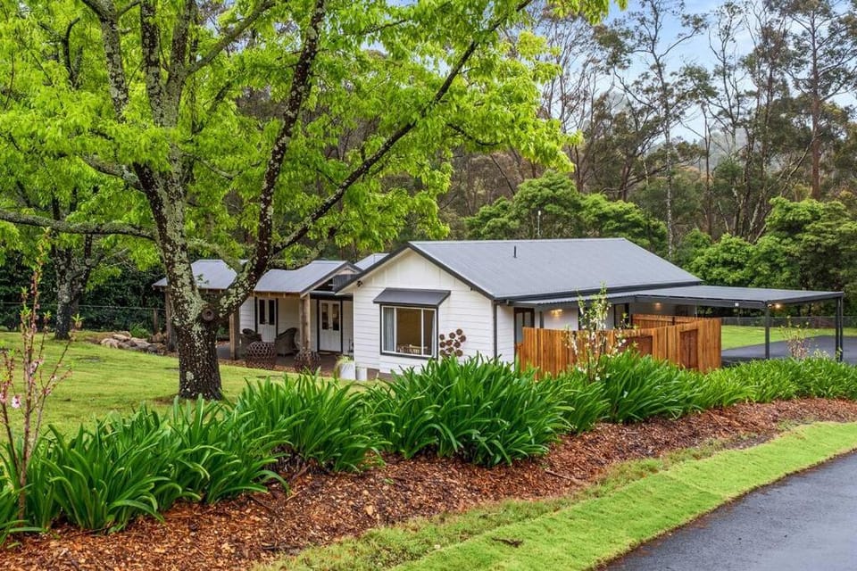Unique and secluded Poppy Cottage House in Bilpin