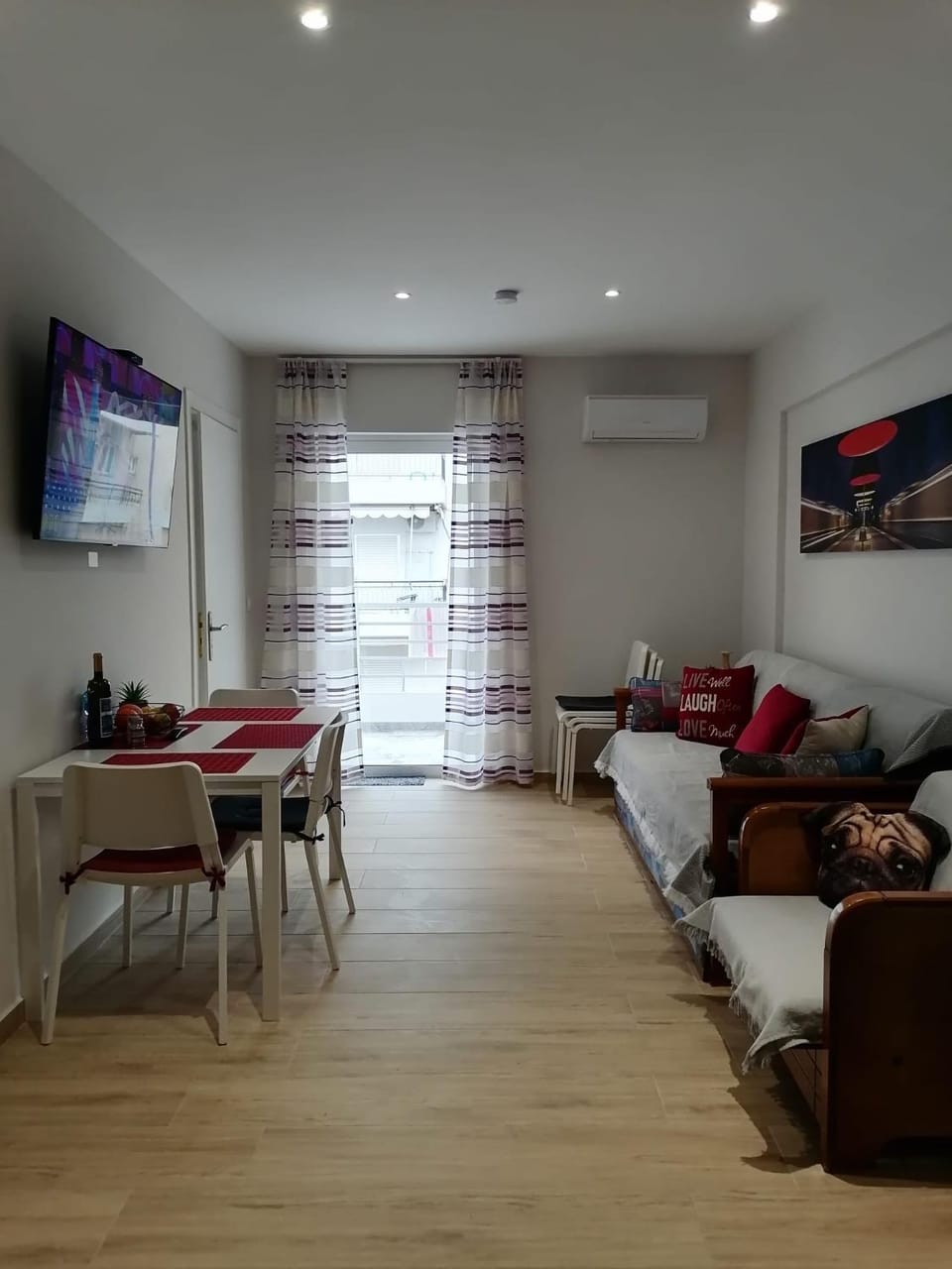 TV and multimedia, Living room, Photo of the whole room, Seating area, Dining area, air conditioner