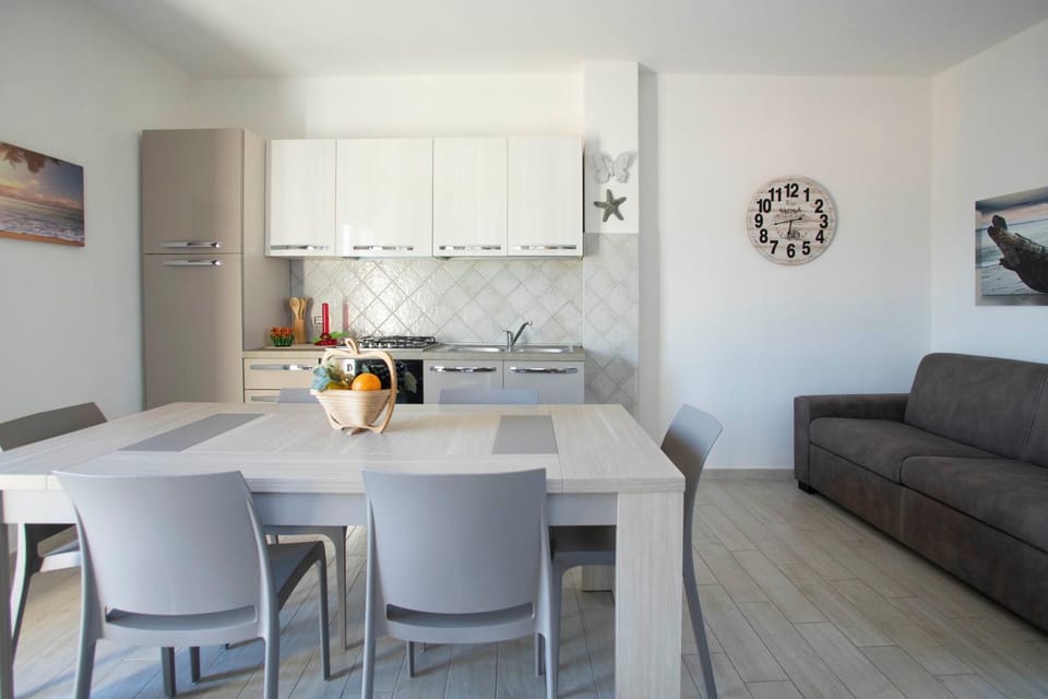 Property building, Kitchen or kitchenette, Living room