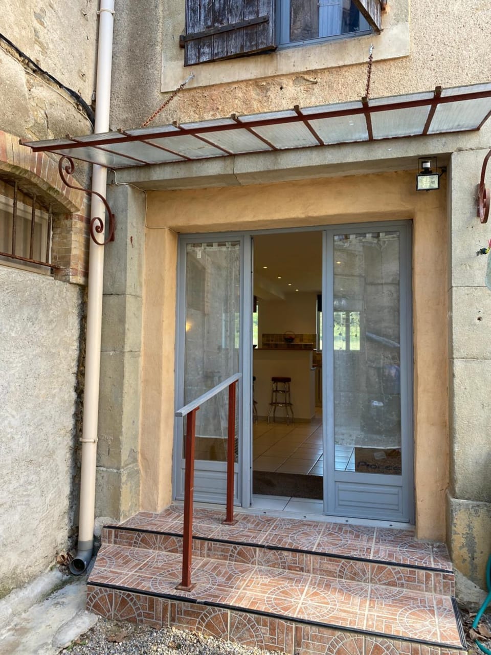 Facade/entrance