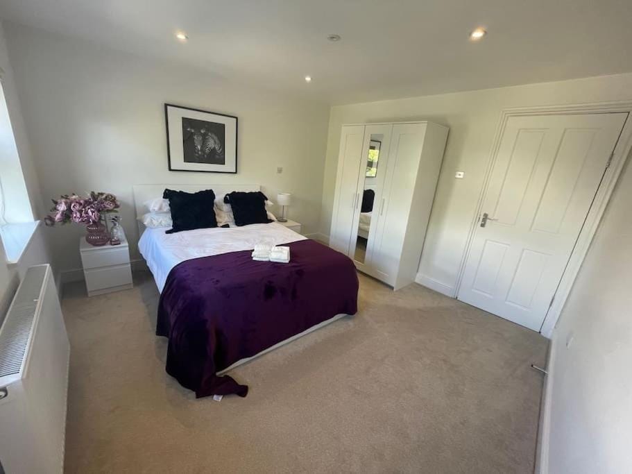 Light and Modern 2BR 1.5BA, newly refurbished! Apartment in London Borough of Richmond upon Thames
