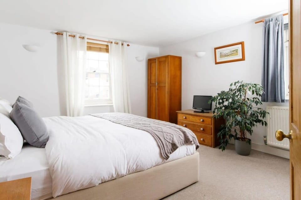 Charming four-bedroom central townhouse House in Chichester