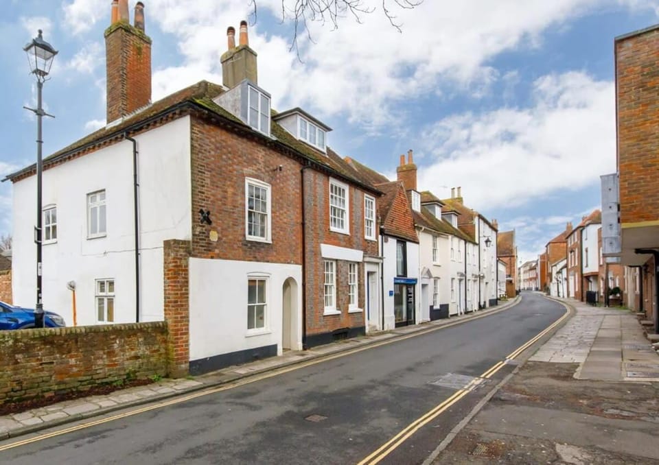 Charming four-bedroom central townhouse House in Chichester