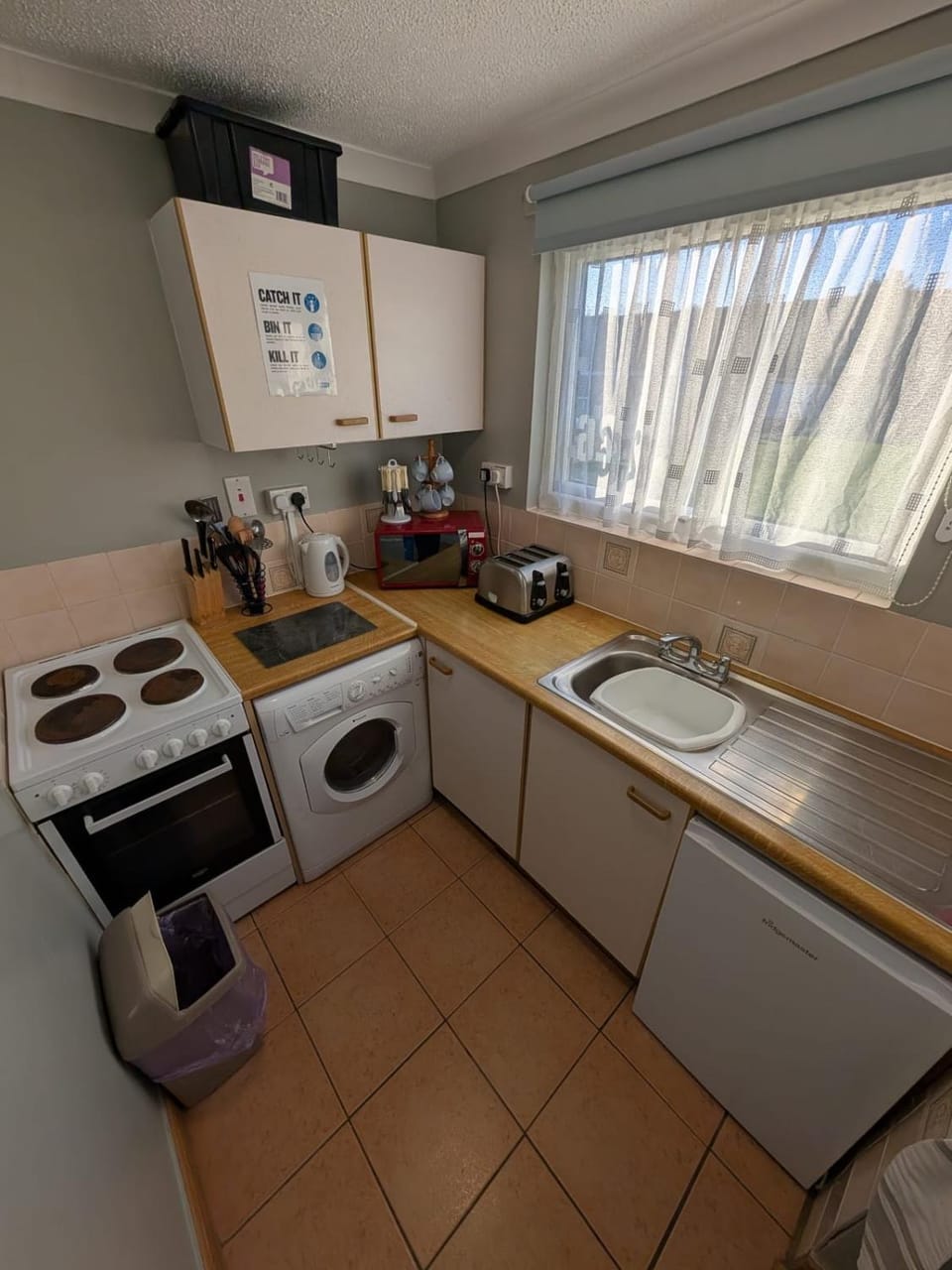 26, Two bed chalet on Bermuda holiday park, Hemsby - Sleeps 5, bed linen and towels included - with onsite entertainment and more options close by Chalet in Hemsby