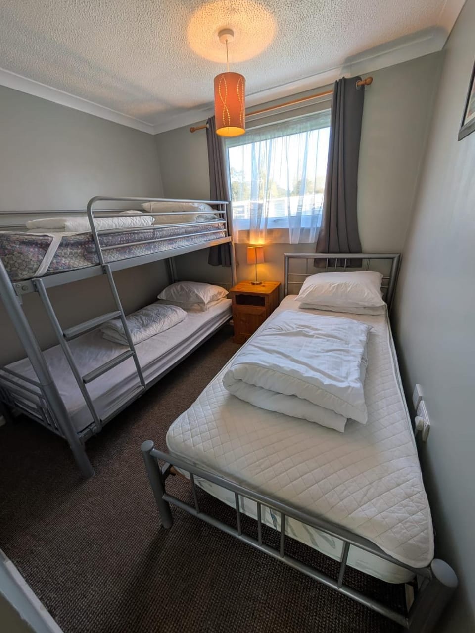 26, Two bed chalet on Bermuda holiday park, Hemsby - Sleeps 5, bed linen and towels included - with onsite entertainment and more options close by Chalet in Hemsby