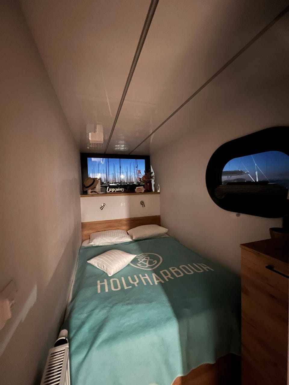 Property building, Living room, Bedroom
