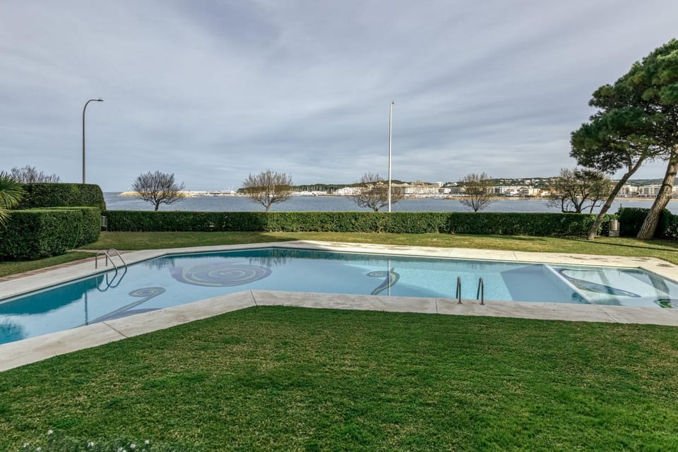 Property building, Swimming pool