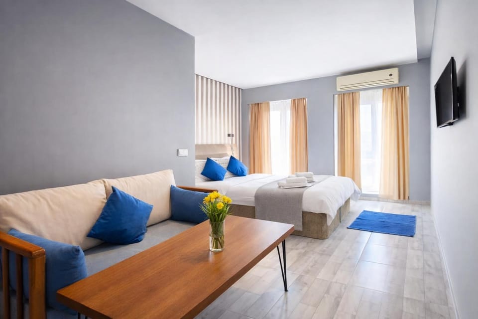 Bed, Photo of the whole room, Seating area, Bedroom, air conditioner