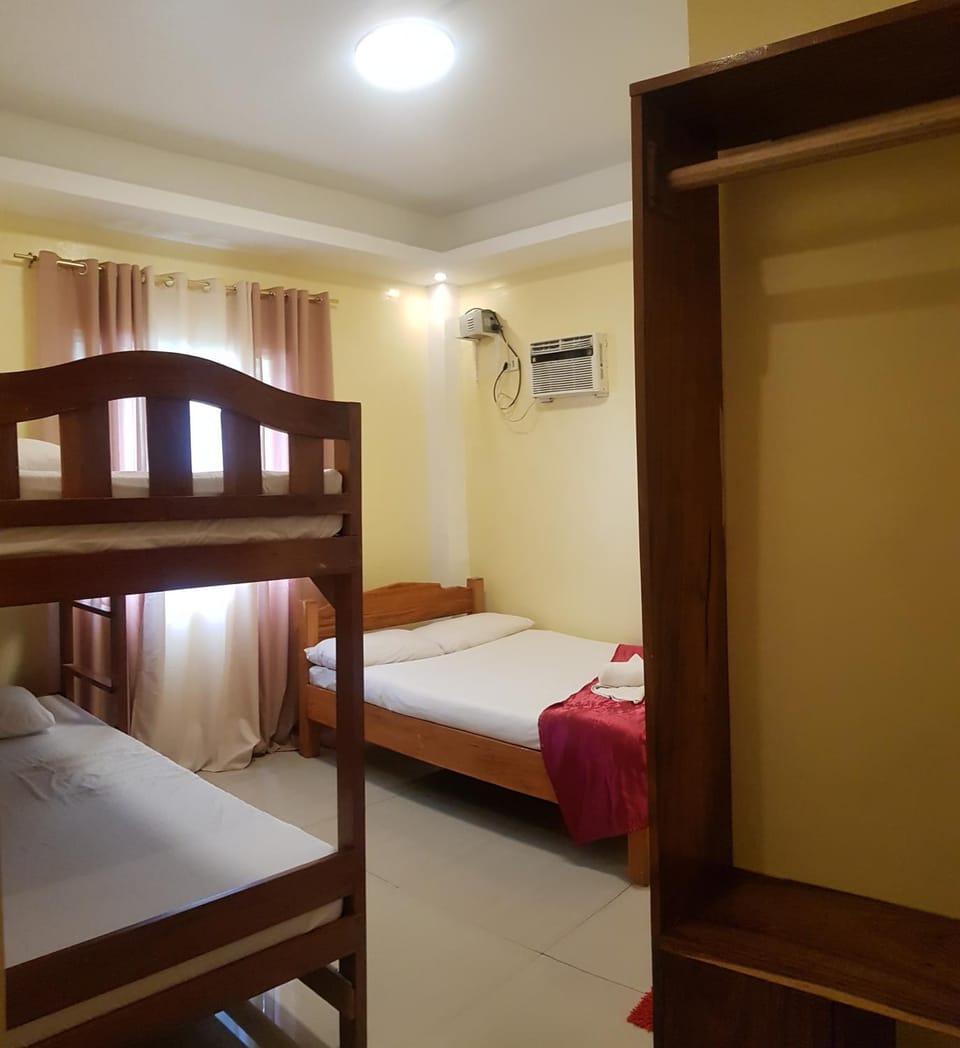 Bedroom, bunk bed, air conditioner