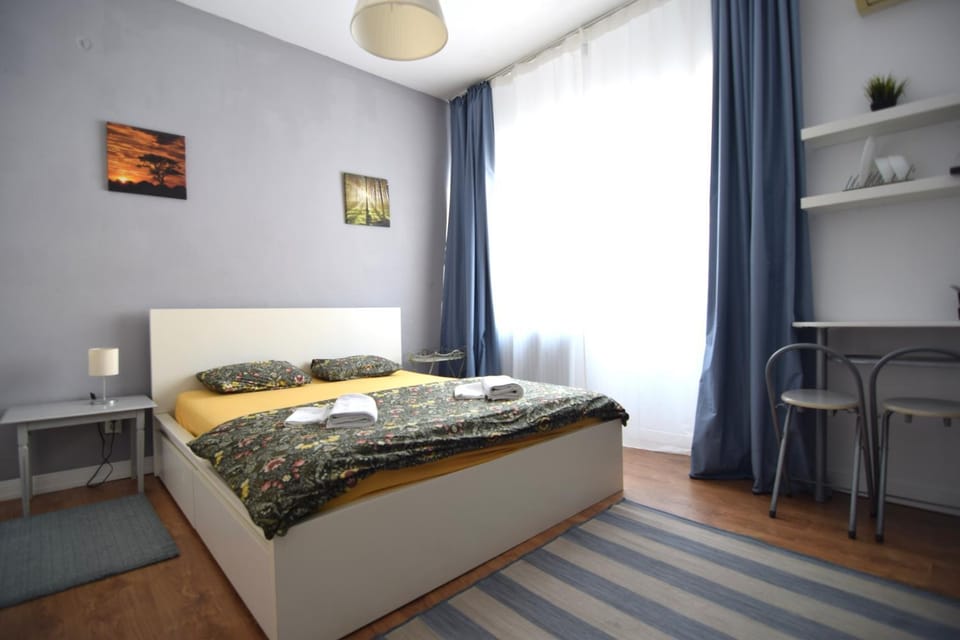 Bed, Photo of the whole room, Bedroom