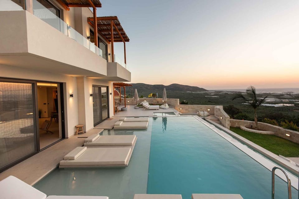View (from property/room), Swimming pool, sunbed