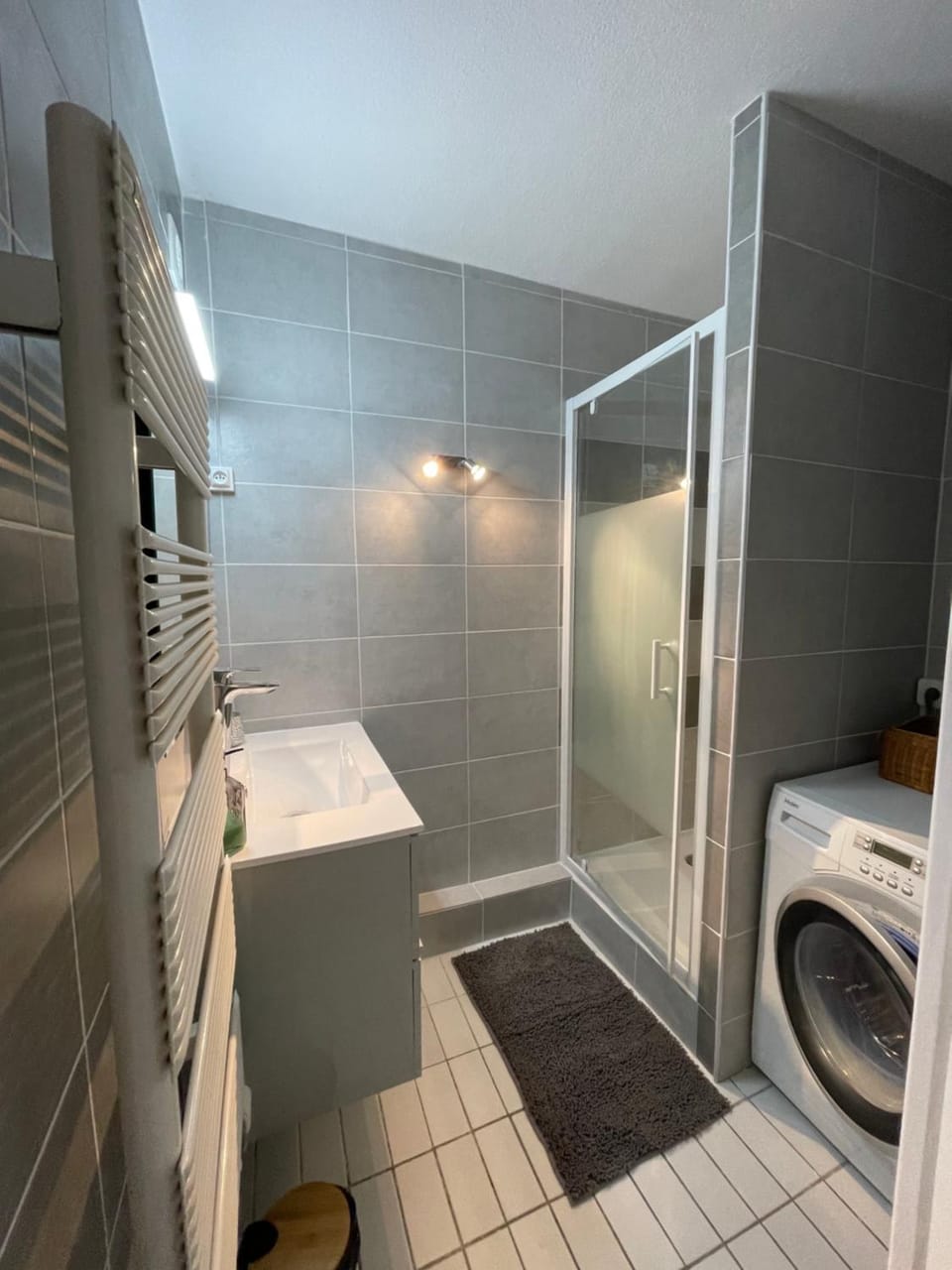 Shower, Bathroom, washing machine, dryer