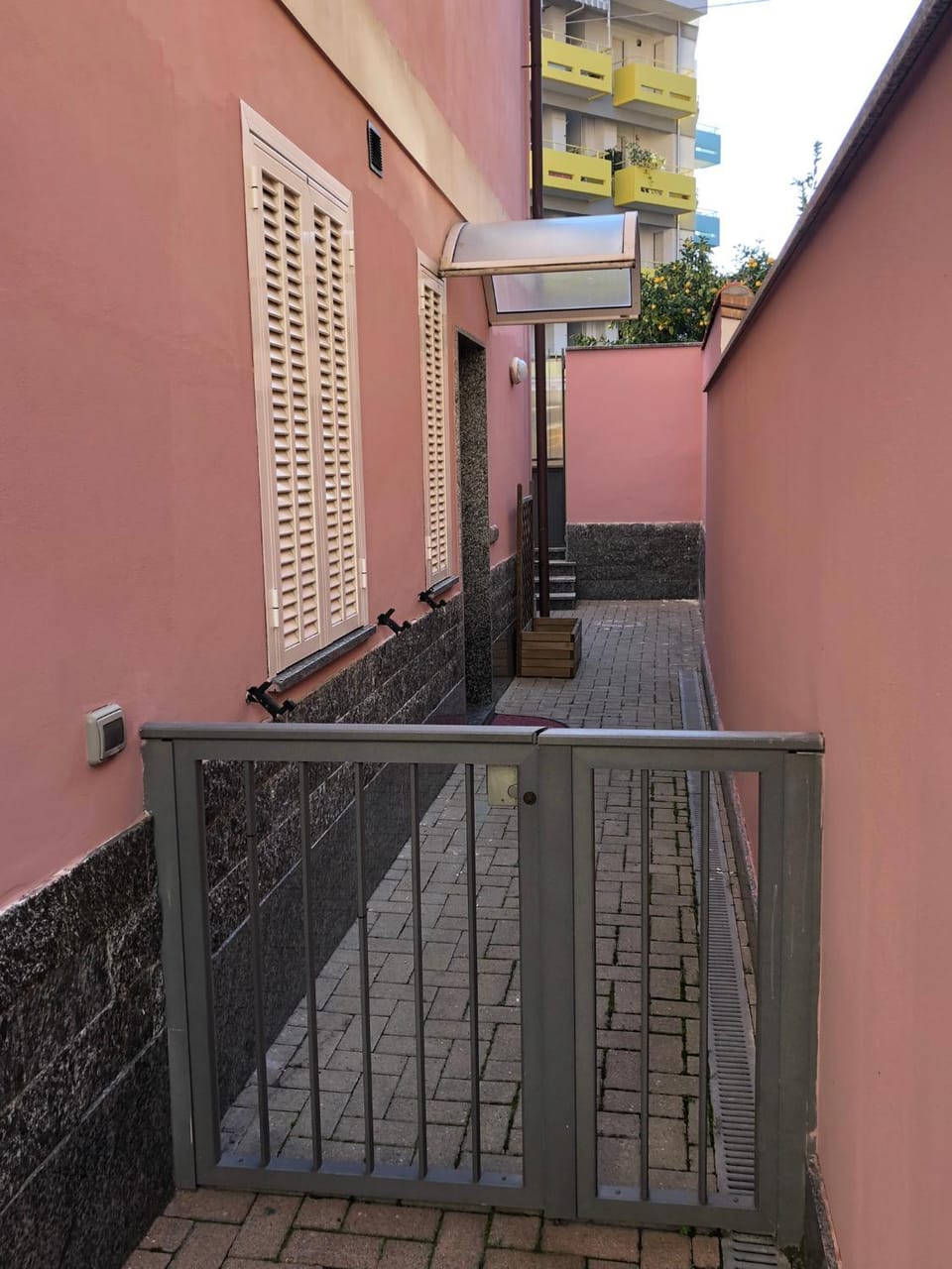 Facade/entrance