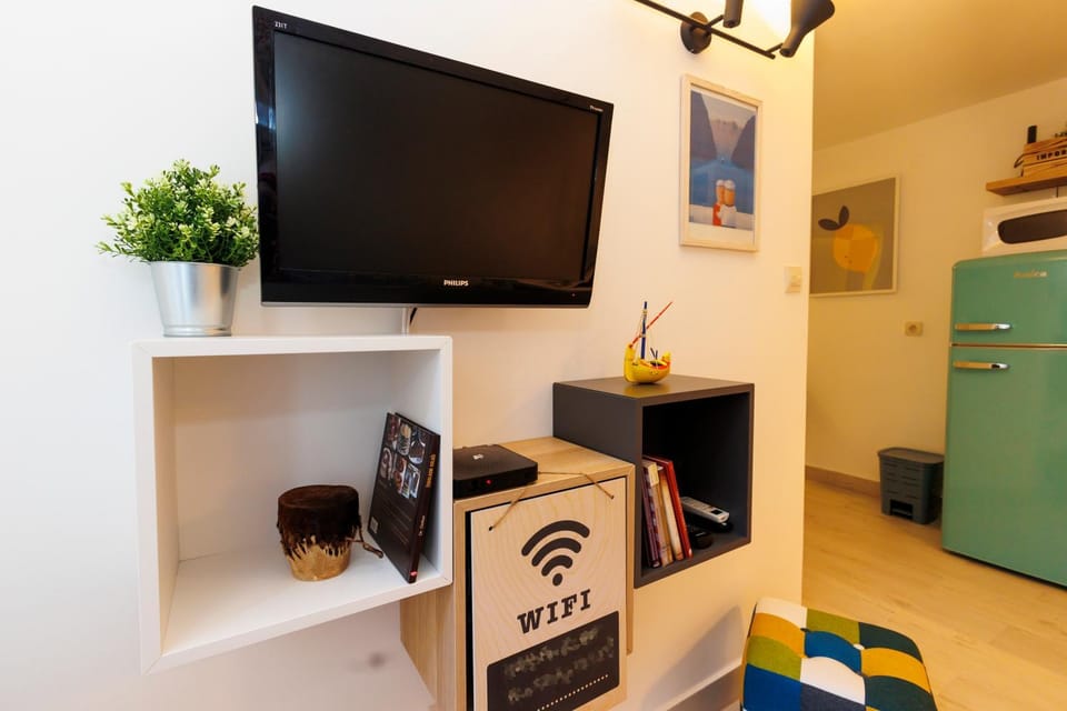 TV and multimedia, Evening entertainment, minibar