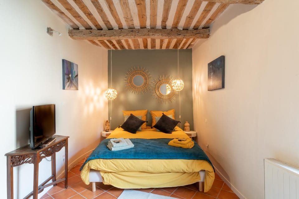 Property building, Living room, Bedroom