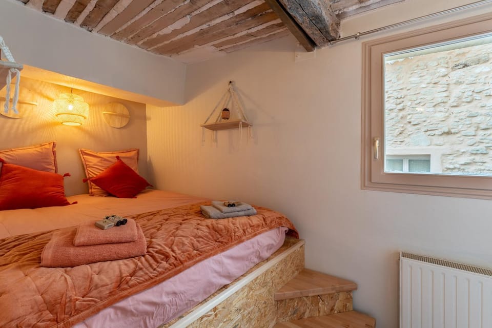 Property building, Living room, Bedroom