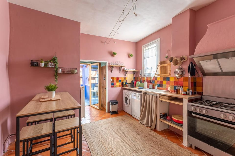 Property building, Kitchen or kitchenette, Living room