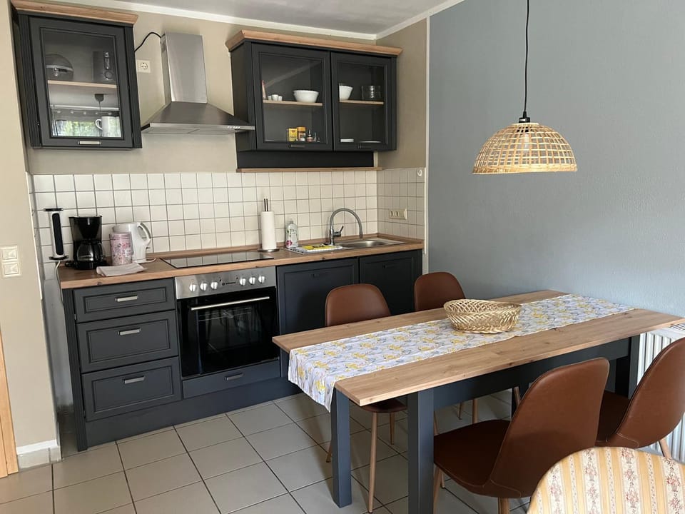 Coffee/tea facilities, Dining area, dishwasher