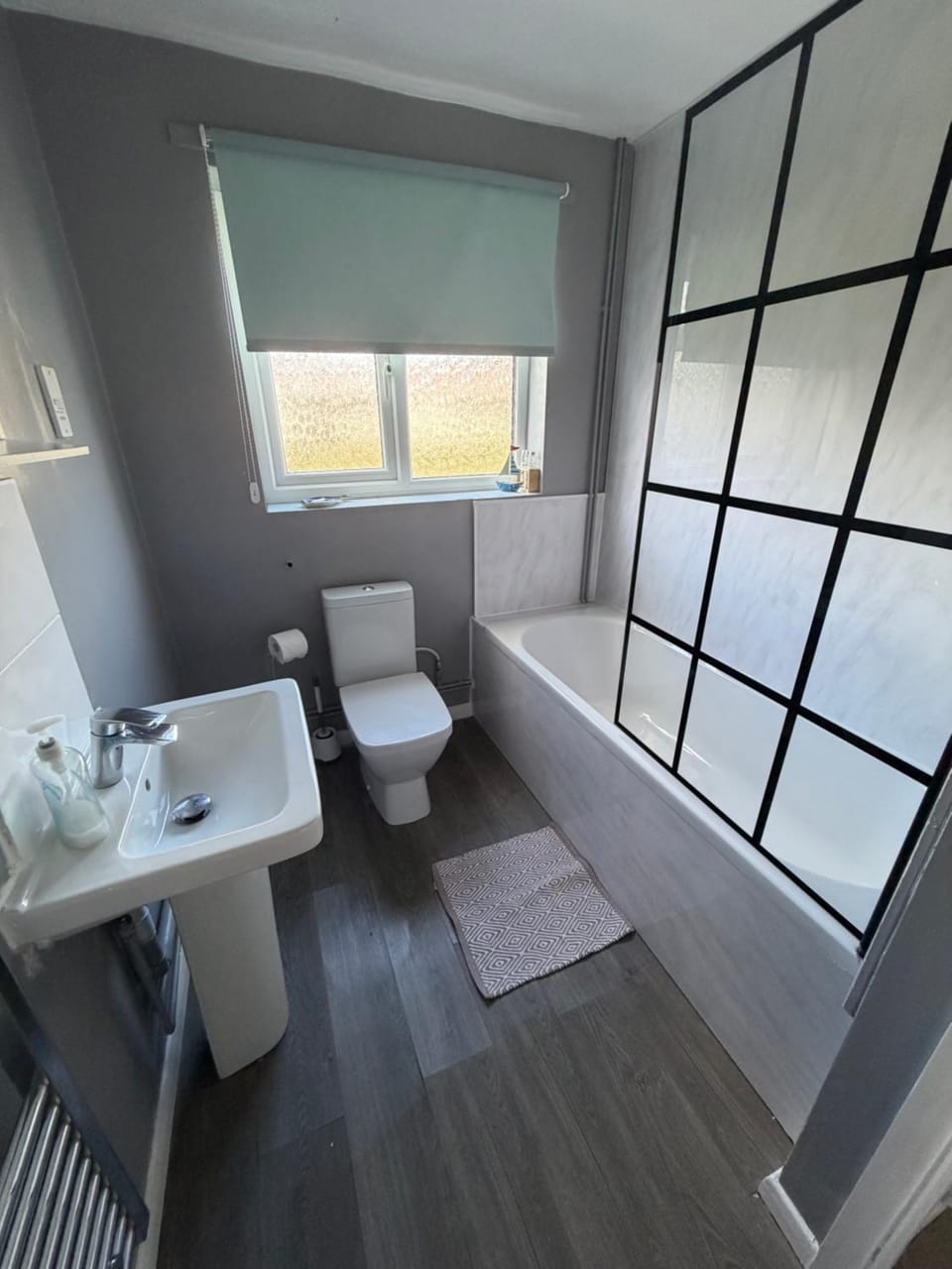 124, Three bed two storey chalet on Bermuda holiday park, Hemsby - Sleeps 7, bed linen and towels included with onsite entertainment and further entertainment close by - includes balcony Chalet in Hemsby