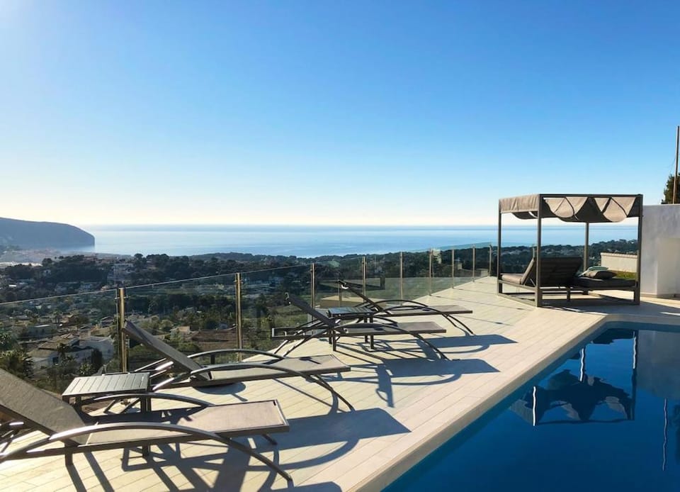 Sea view, Swimming pool, sunbed