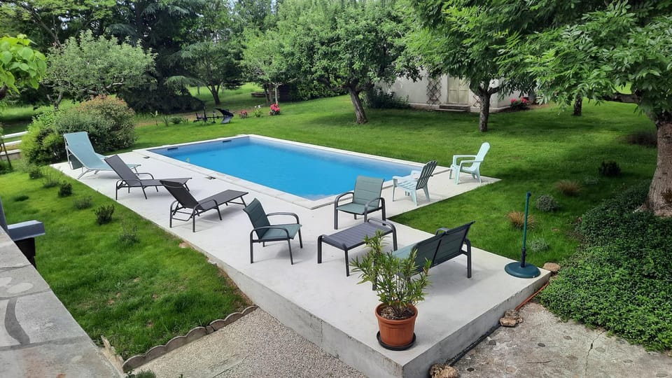 Garden view, Pool view, Swimming pool, sunbed