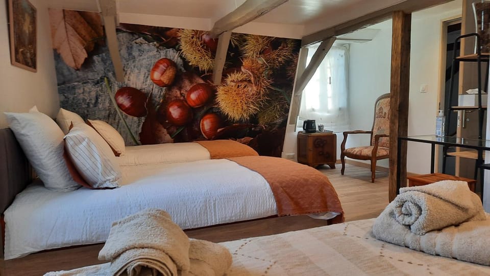 Bed, Photo of the whole room, Family