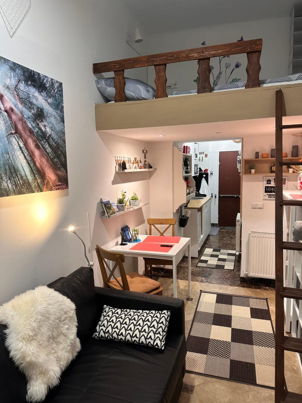 Bed, Seating area, Dining area