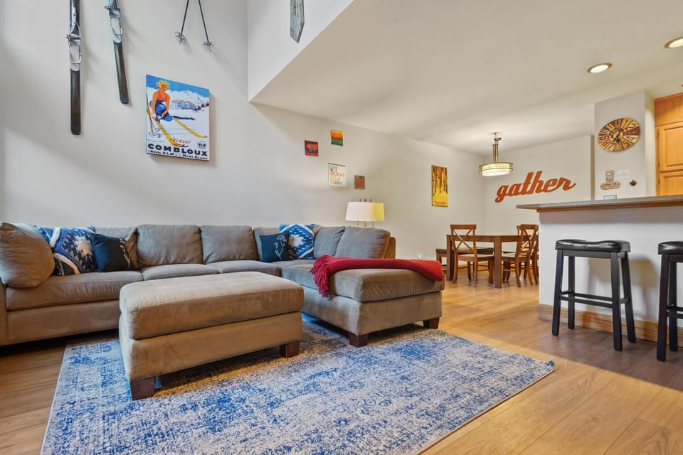 Ski In Out Lift 7! Deck, Hot Tub, Garage Parking condo Apartment in Telluride
