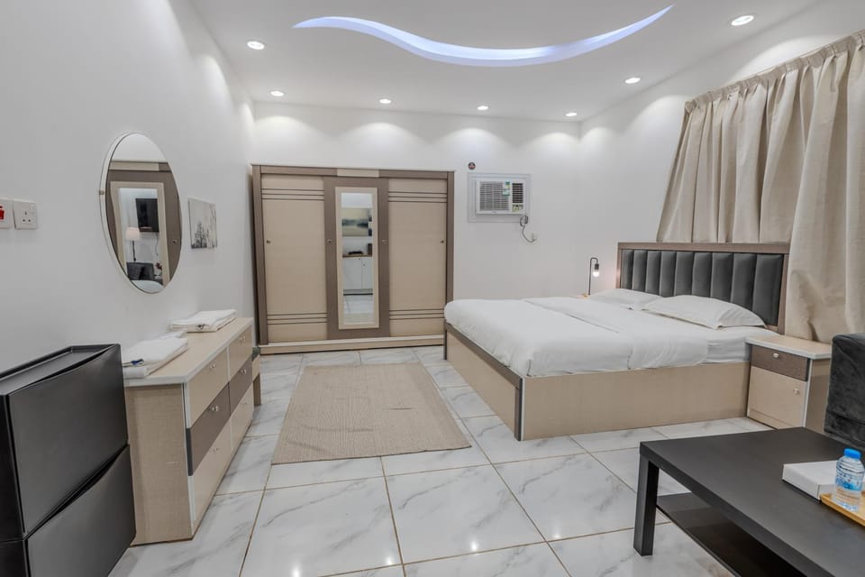 Bed, Kitchen or kitchenette, Photo of the whole room, Bedroom, hair dresser, wardrobe
