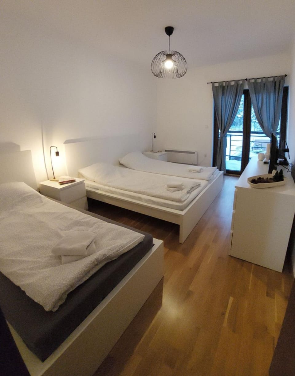 Bed, Bedroom, towels