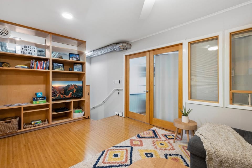 Comfy Casual Near Gondola & Main Street! Needle Rock 3 condo Apartment in Telluride