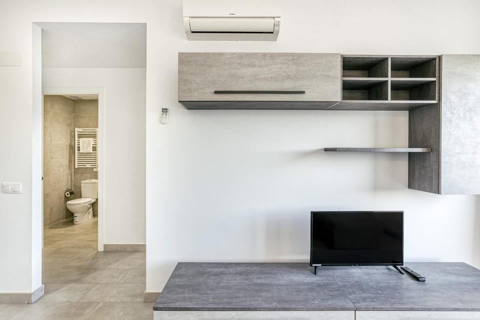 Bathroom, Living room