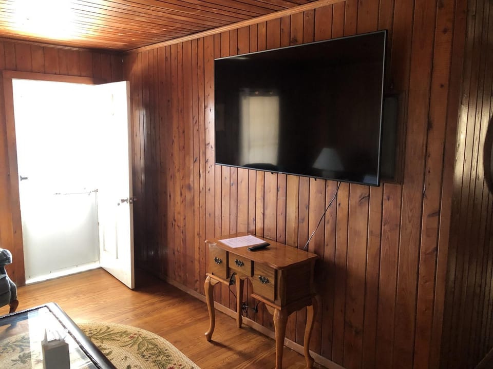 BlackBeard's Retreat - Historic and Pet Friendly cottage House in Kitty Hawk